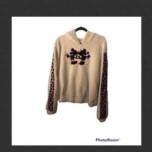 NEW LISTING - DISNEY BRAND MICKEY & MINNIE KISSING CHEETAH SLEEVE HOODIE